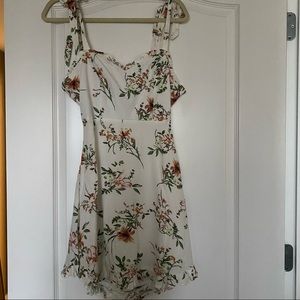 Selah Frill Trim Sweetheart Neckline Dress Floral Print White